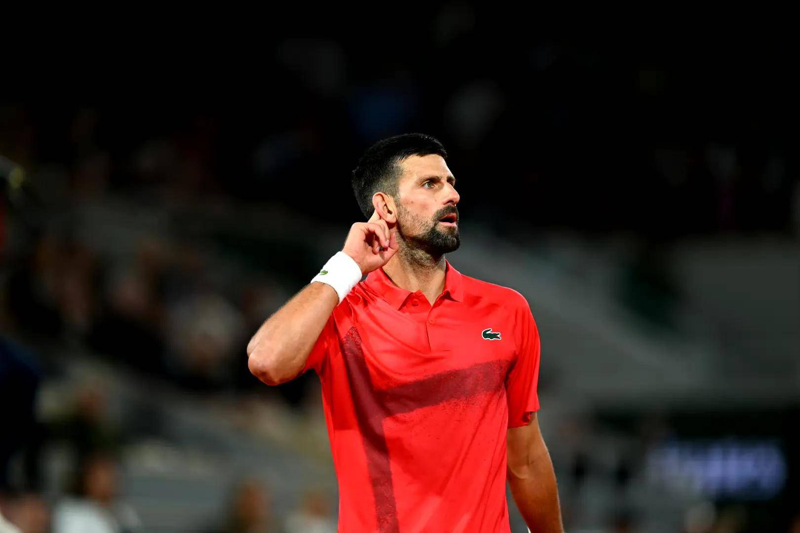 德约科维奇回归赛场，爆冷首场状态亮眼，切尔西观众沸腾！